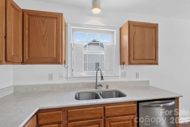 906 Woodhill Drive, Fletcher, NC 28732