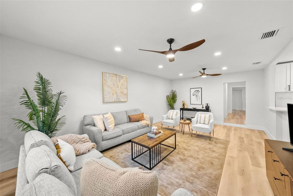 Image 15 of property listing at 2312 22ND AVENUE SW, Largo, FL 33774