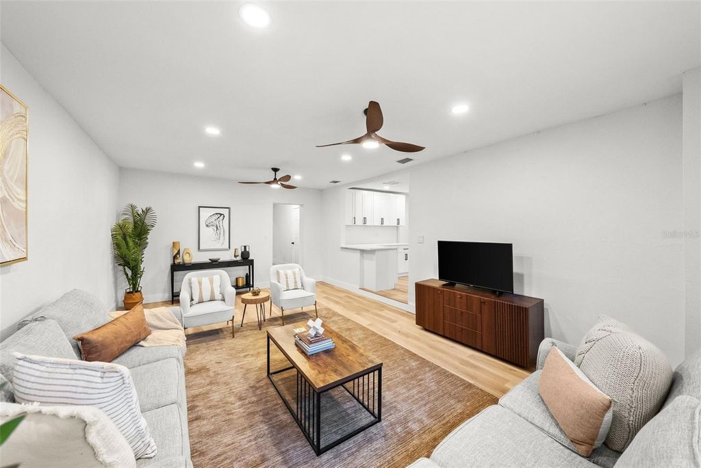 Image 16 of property listing at 2312 22ND AVENUE SW, Largo, FL 33774