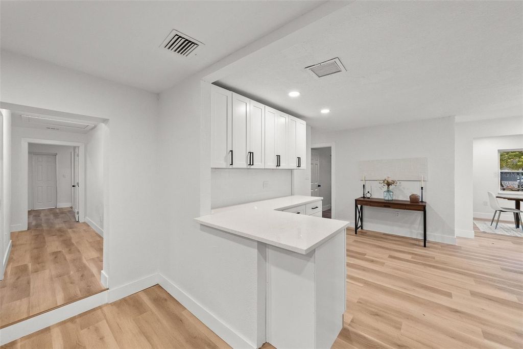 Image 18 of property listing at 2312 22ND AVENUE SW, Largo, FL 33774