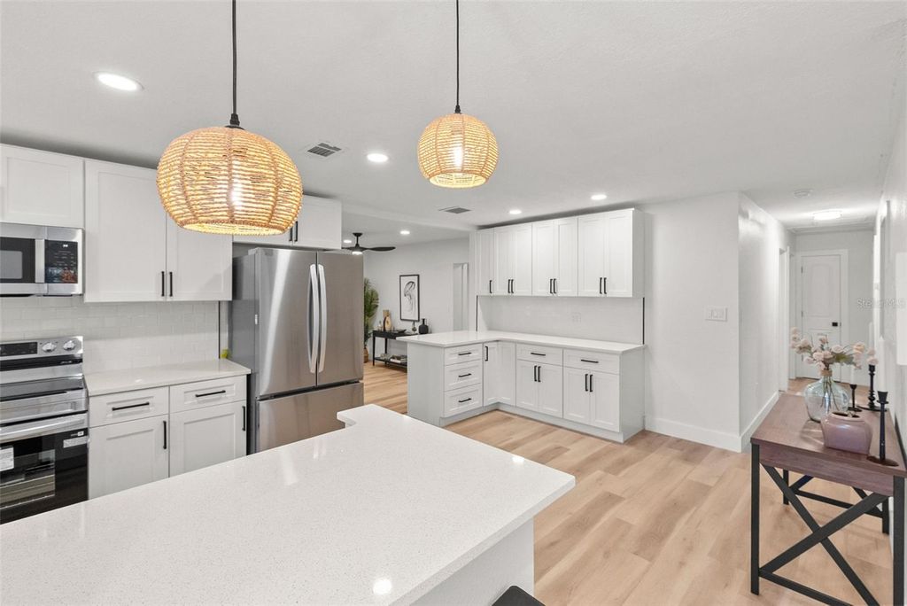 Image 4 of property listing at 2312 22ND AVENUE SW, Largo, FL 33774