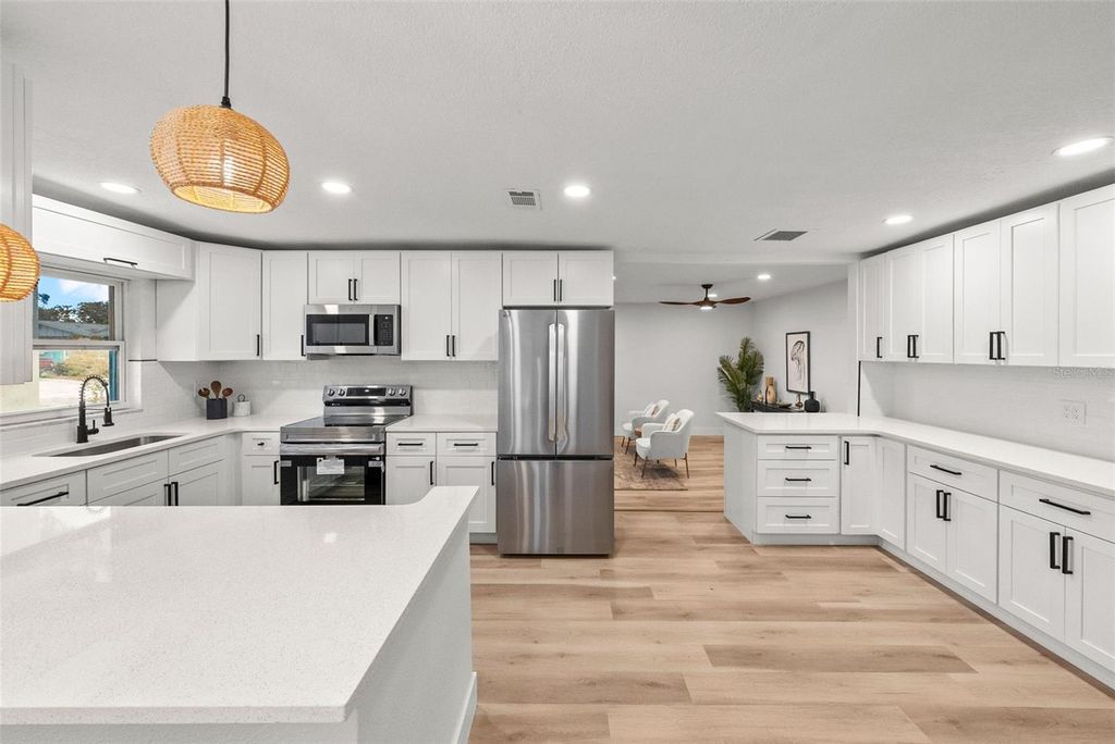 Image 5 of property listing at 2312 22ND AVENUE SW, Largo, FL 33774
