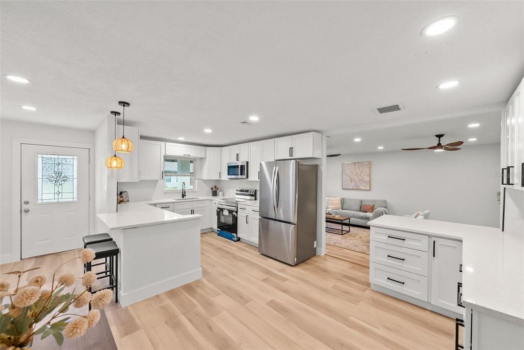 Image 6 of property listing at 2312 22ND AVENUE SW, Largo, FL 33774
