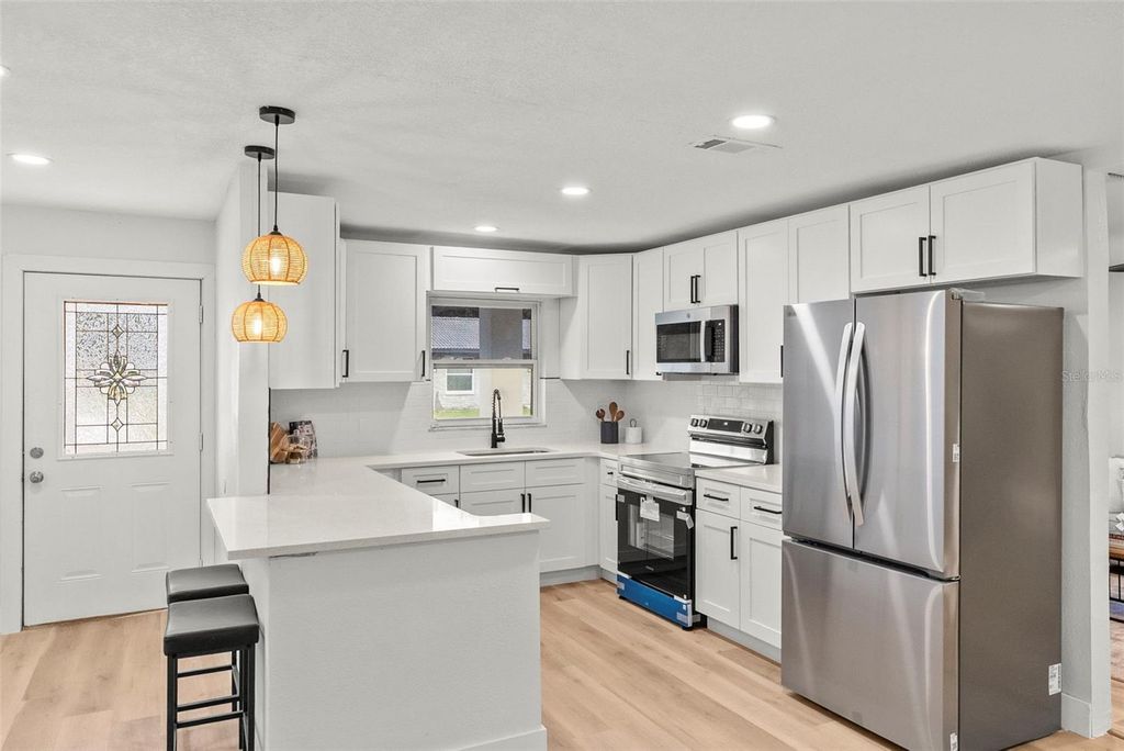 Image 7 of property listing at 2312 22ND AVENUE SW, Largo, FL 33774