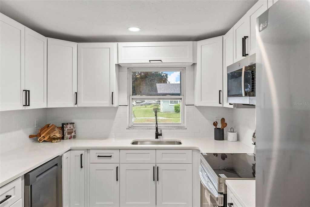 Image 8 of property listing at 2312 22ND AVENUE SW, Largo, FL 33774