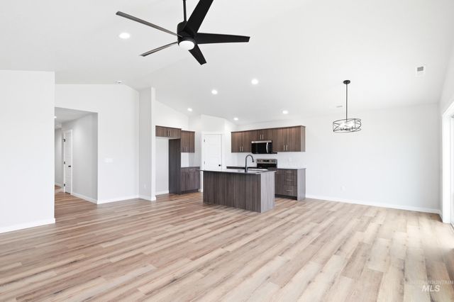 5298 E Phelps Lake Dr, Nampa, ID 83687