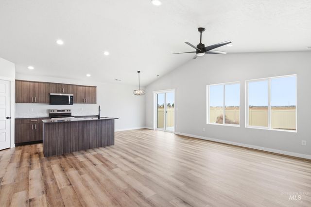 5298 E Phelps Lake Dr, Nampa, ID 83687