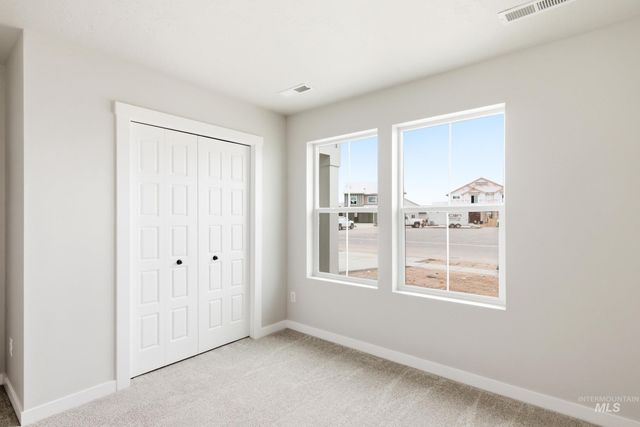 5298 E Phelps Lake Dr, Nampa, ID 83687