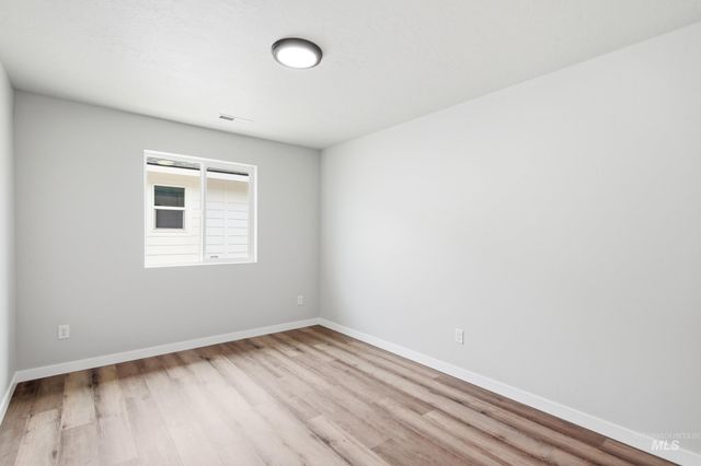 5298 E Phelps Lake Dr, Nampa, ID 83687