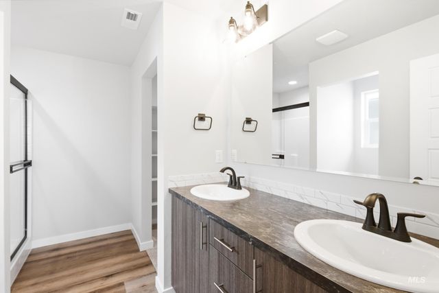 5298 E Phelps Lake Dr, Nampa, ID 83687