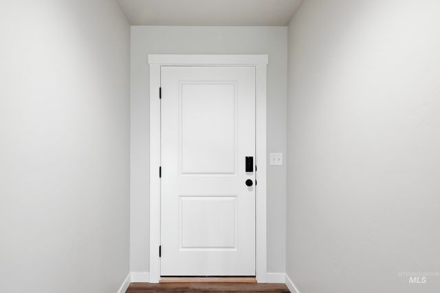 5298 E Phelps Lake Dr, Nampa, ID 83687