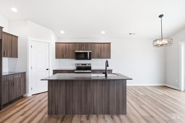 5298 E Phelps Lake Dr, Nampa, ID 83687