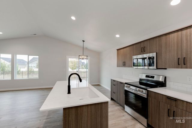 5298 E Phelps Lake Dr, Nampa, ID 83687