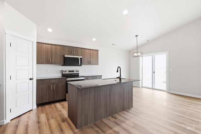 5298 E Phelps Lake Dr, Nampa, ID 83687