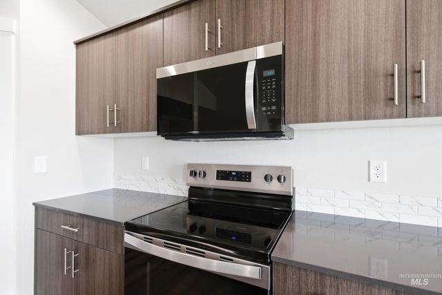 5298 E Phelps Lake Dr, Nampa, ID 83687