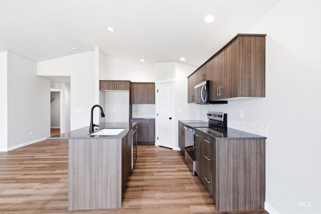 5298 E Phelps Lake Dr, Nampa, ID 83687