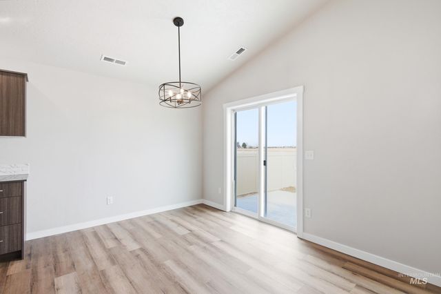 5298 E Phelps Lake Dr, Nampa, ID 83687