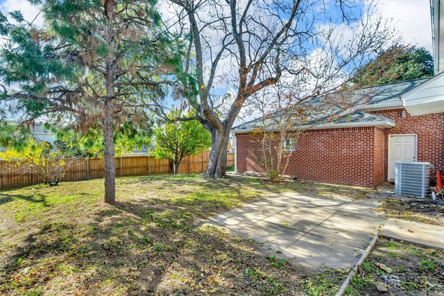 1832 Wonderlight Lane, Dallas, TX 75228