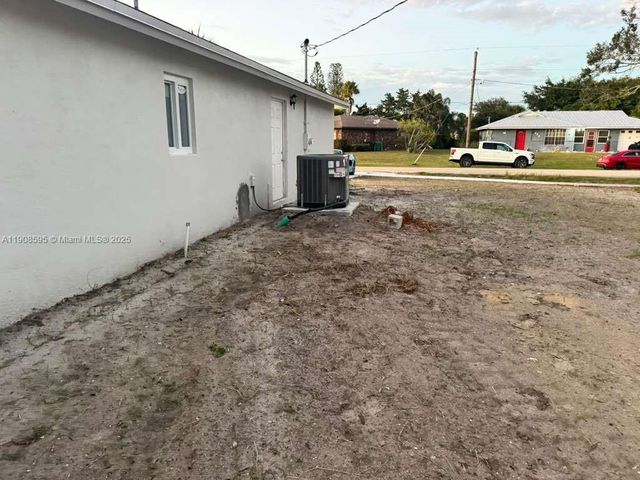 482 NW Marion Ave, Port St. Lucie, FL 34983
