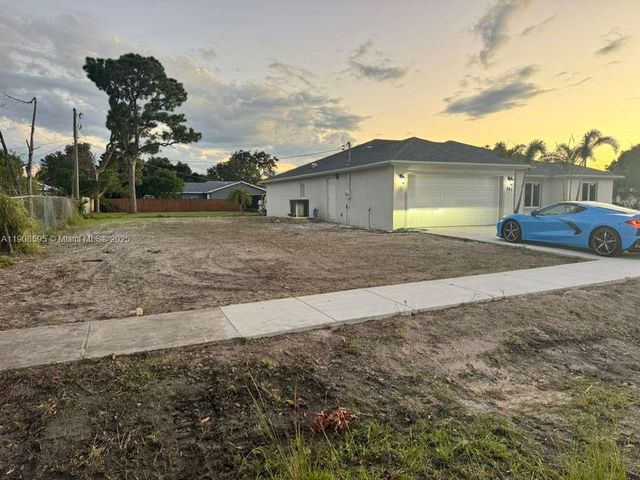482 NW Marion Ave, Port St. Lucie, FL 34983