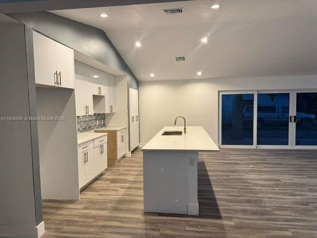 482 NW Marion Ave, Port St. Lucie, FL 34983