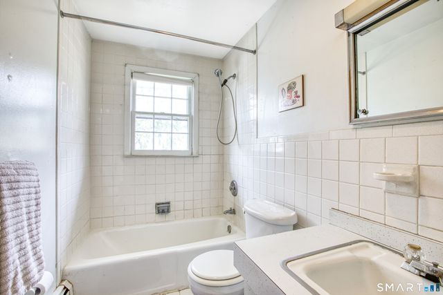 9 Stuart Drive, Greenwich, CT 06870