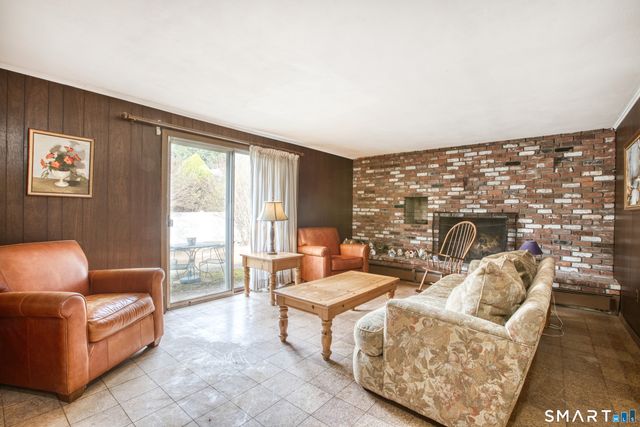 9 Stuart Drive, Greenwich, CT 06870