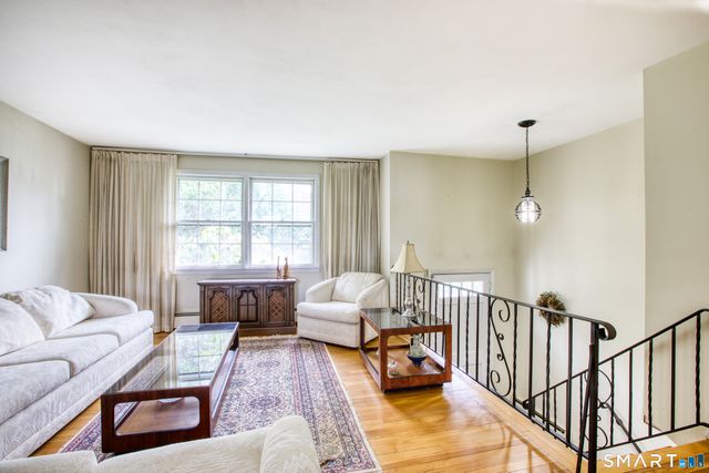 9 Stuart Drive, Greenwich, CT 06870