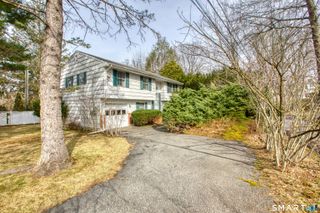 9 Stuart Drive, Greenwich, CT 06870