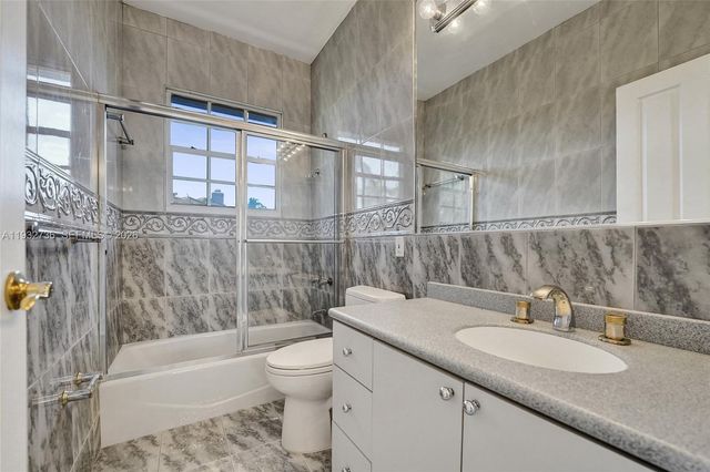 3855 Windmill Lake Road, Weston, FL 33332