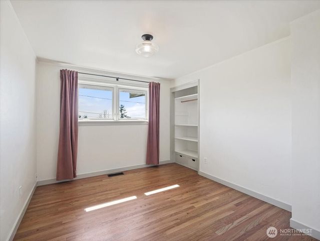 114 S 212th Street, Des Moines, WA 98198