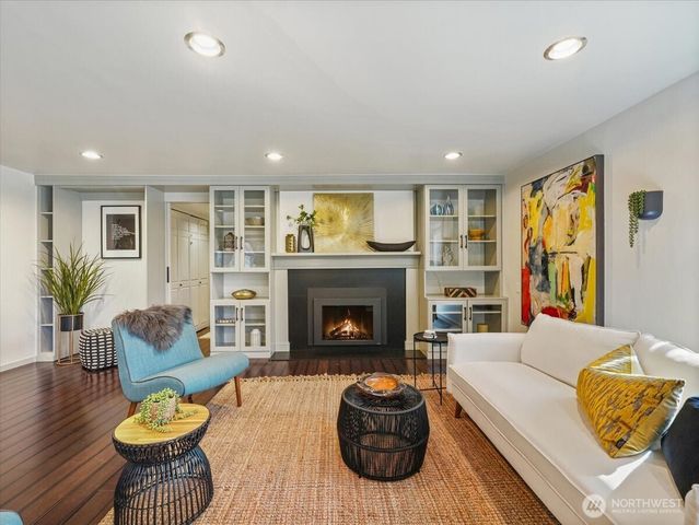 114 S 212th Street, Des Moines, WA 98198