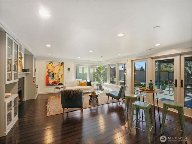 114 S 212th Street, Des Moines, WA 98198