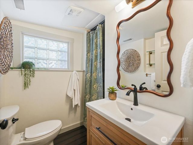 114 S 212th Street, Des Moines, WA 98198