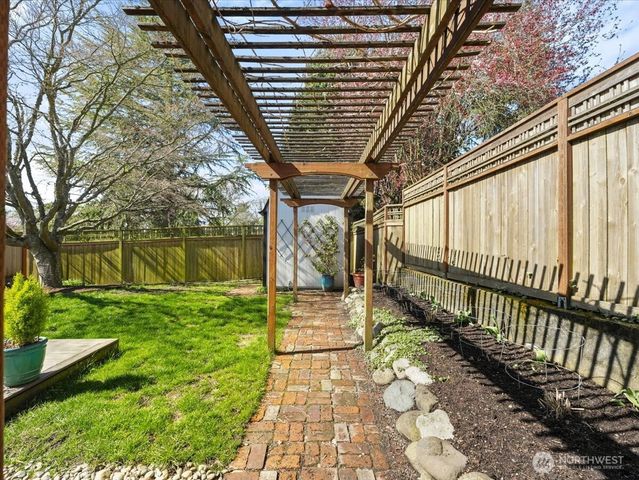 114 S 212th Street, Des Moines, WA 98198