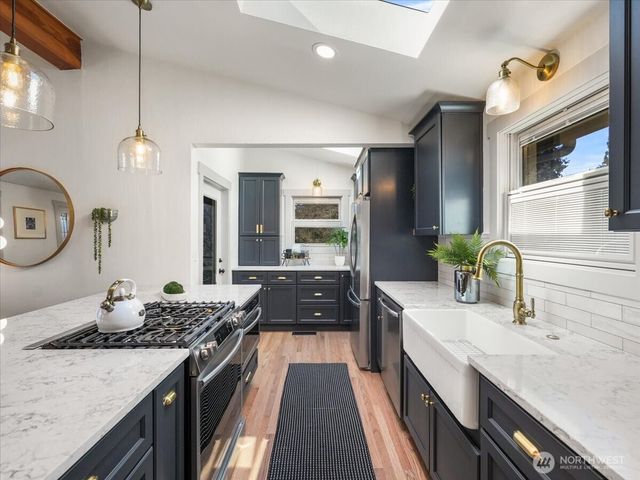 114 S 212th Street, Des Moines, WA 98198