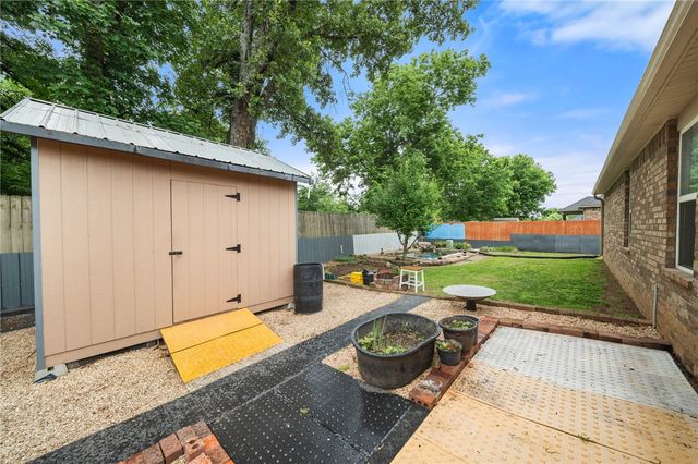 1502 W Kelley Drive, Rogers, AR 72756