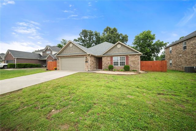 1502 W Kelley Drive, Rogers, AR 72756
