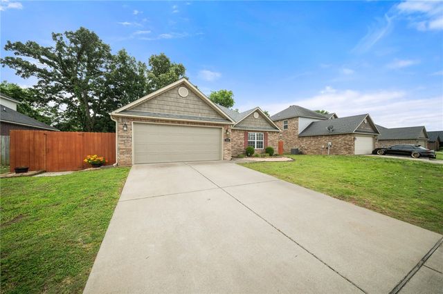 1502 W Kelley Drive, Rogers, AR 72756