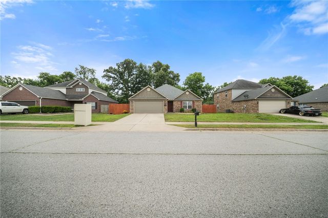 1502 W Kelley Drive, Rogers, AR 72756