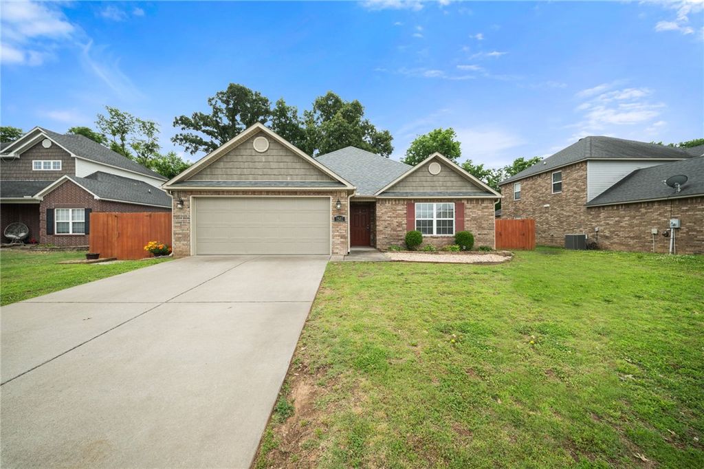1502 W Kelley Drive, Rogers, AR 72756