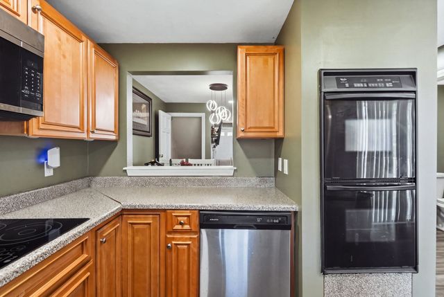 47 Lawn St 47, Attleboro, MA 02703