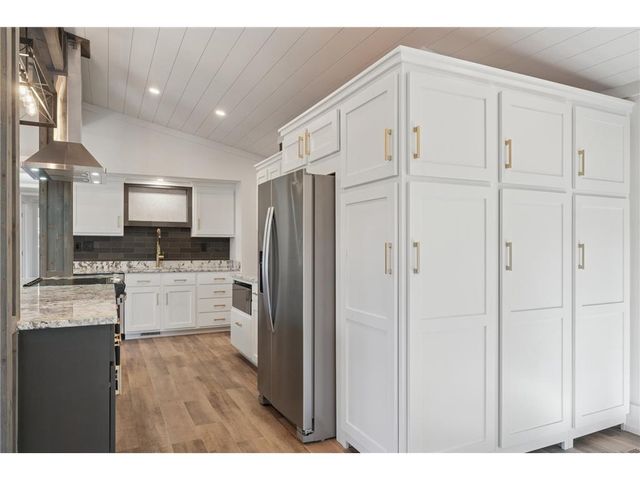 1029 Sommers Street, Hudson, WI 54016