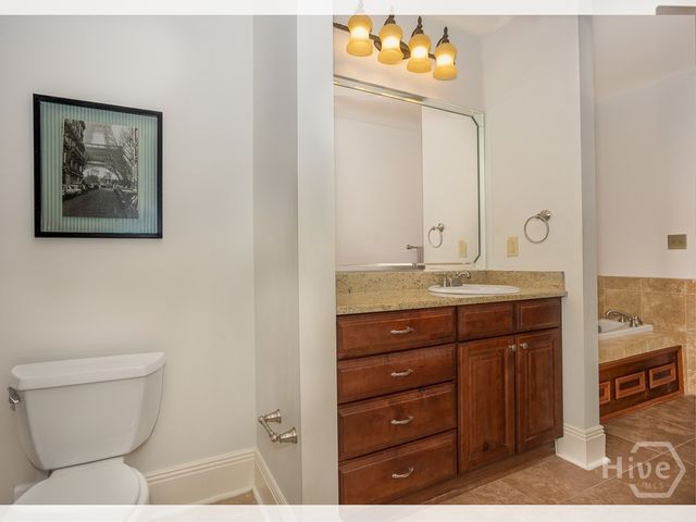 5 Whitaker Street 202 E, Savannah, GA 31401