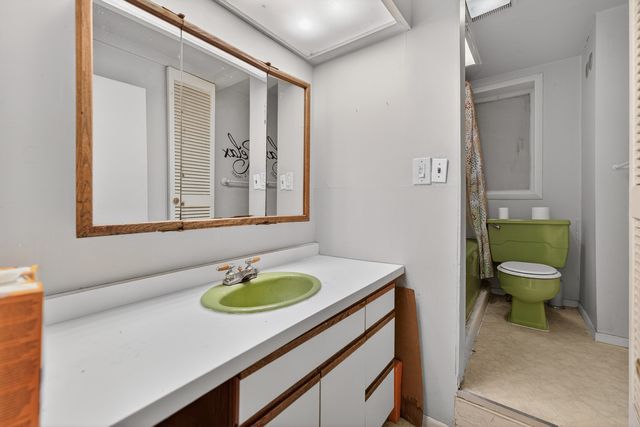 144 School Street, Wood Dale, IL 60191