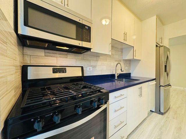 935 8TH Street 18, Miami Beach, FL 33139