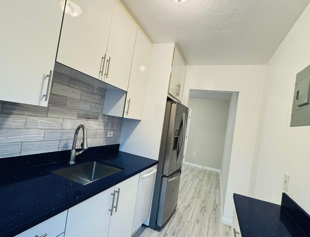 935 8TH Street 18, Miami Beach, FL 33139