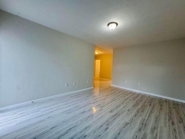 935 8TH Street 18, Miami Beach, FL 33139