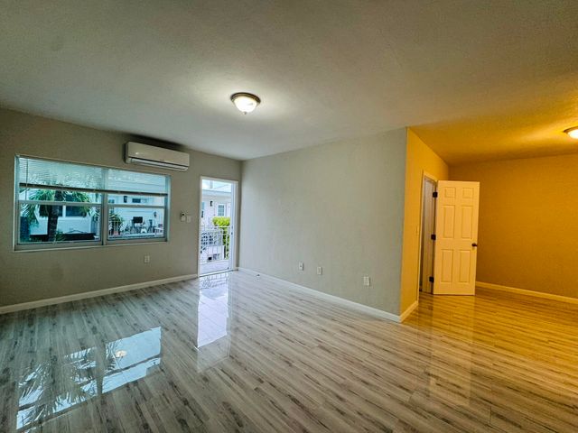 935 8TH Street 18, Miami Beach, FL 33139