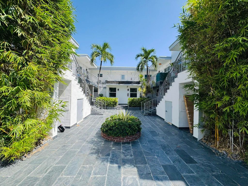 935 8TH Street 18, Miami Beach, FL 33139